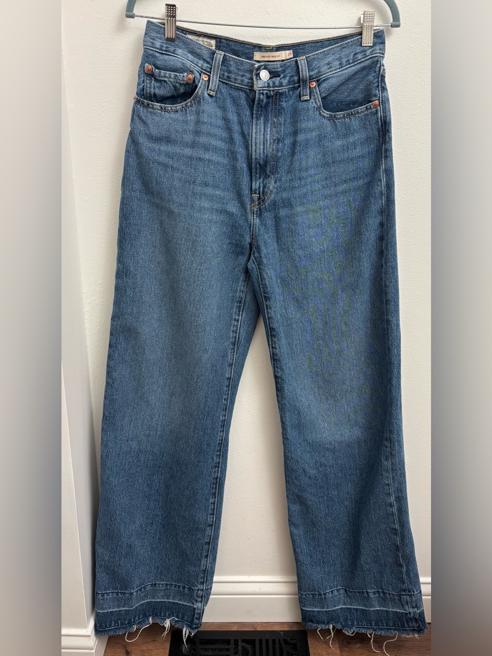 Levi’s Premium Ribcage Wide Leg Jeans High Rise Raw Hem Medium Wash 29 L34